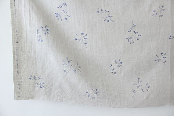 LINNET リネンプリントローズブーケ<br />
        インディゴブルー